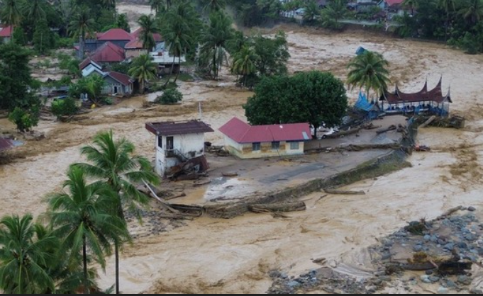 Indonesia Berduka, 303 Orang Meninggal di 3 Provinsi Akibat Banjir Bandang dan Longsor